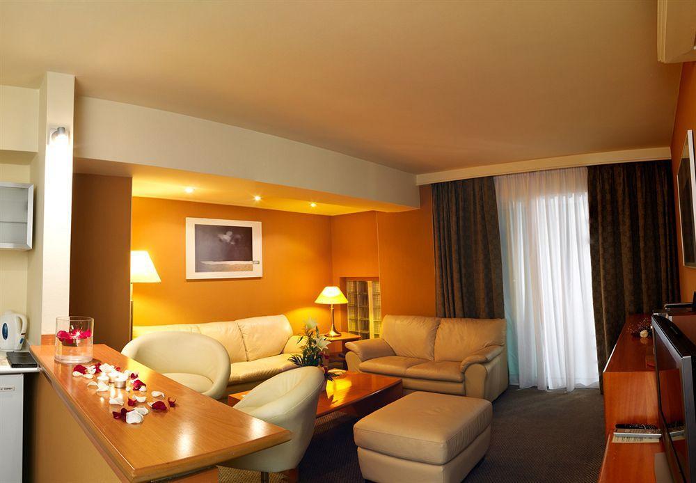 Blazer Suites Hotel Атина Екстериор снимка