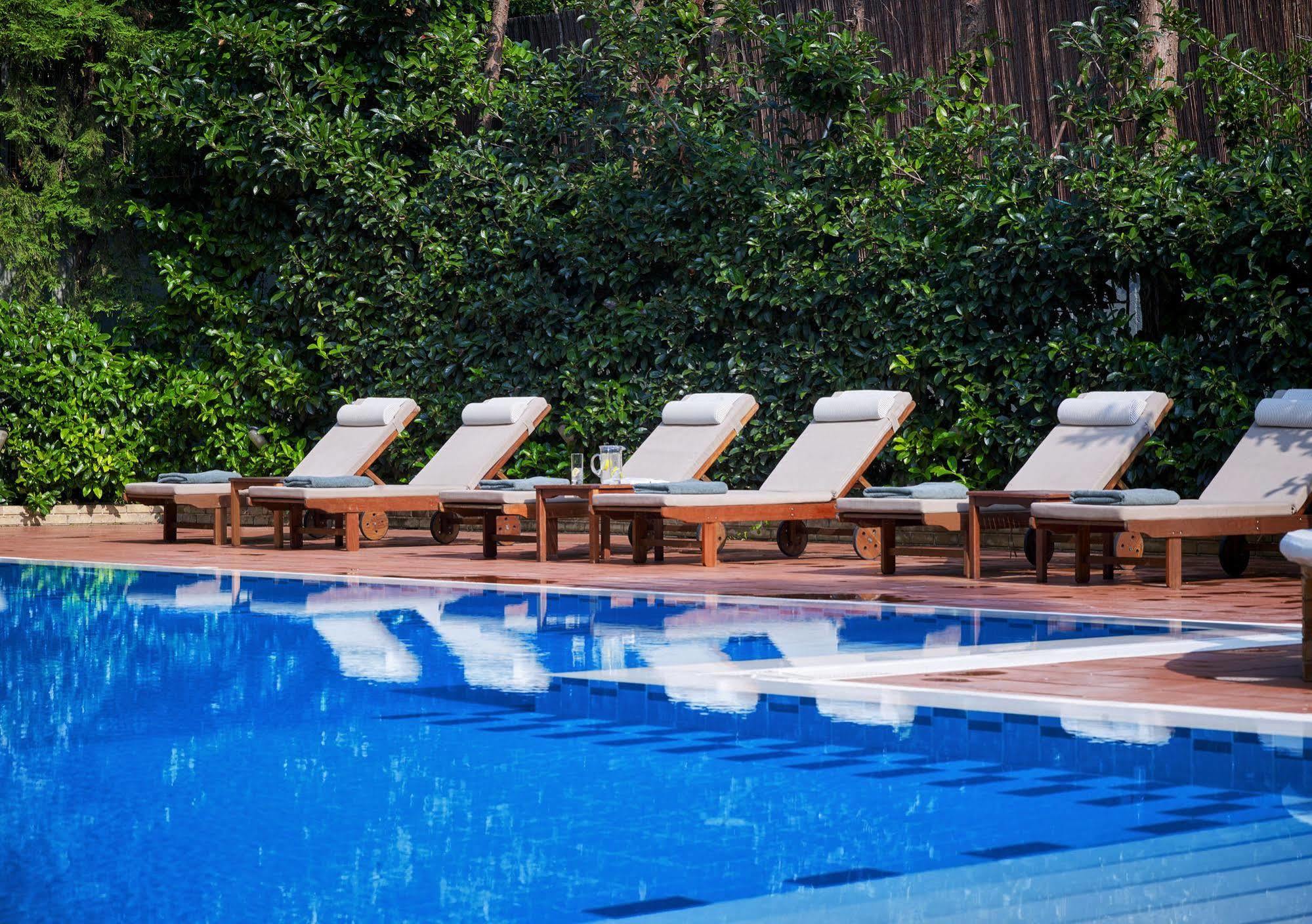 Blazer Suites Hotel Атина Екстериор снимка
