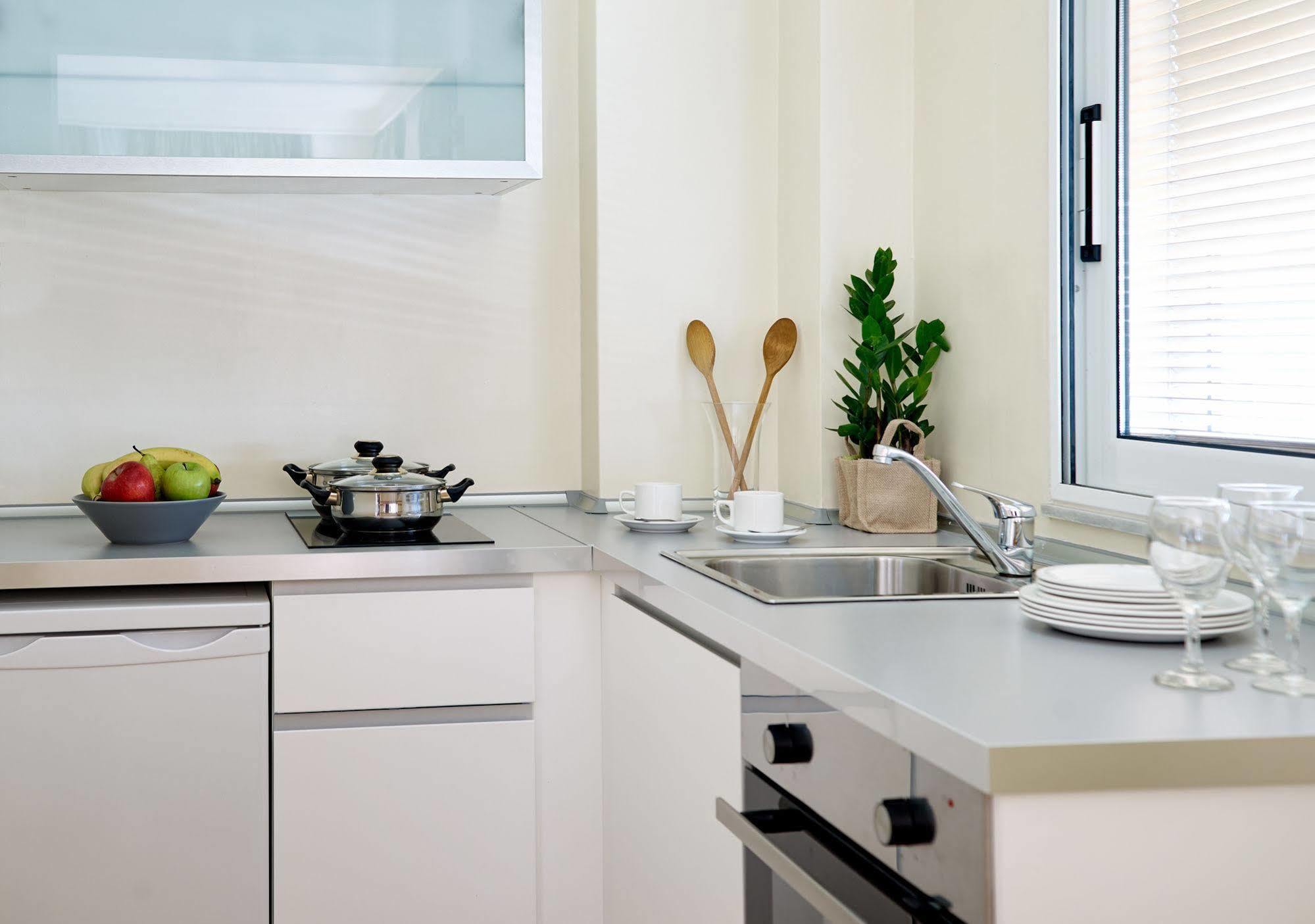Blazer Suites Hotel Атина Екстериор снимка
